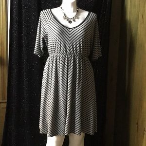 TORRID BLK/GRY PIN STRIPPED DRESS SIZE 3